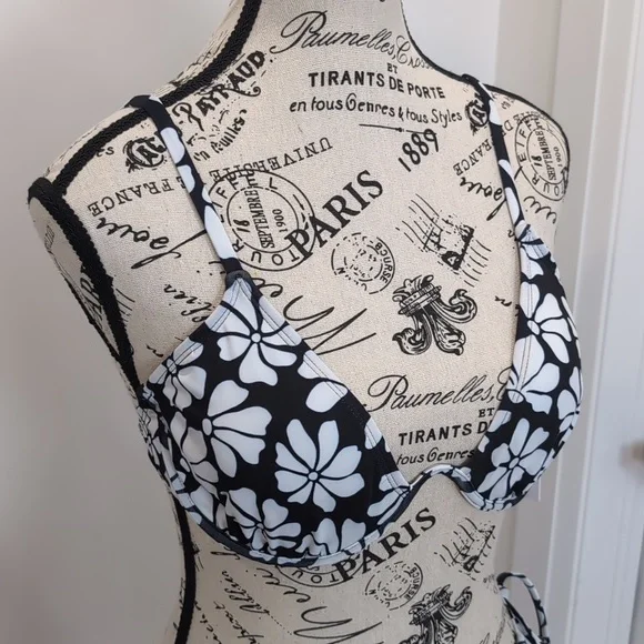HURLEY | Women's Black/White Floral Underwire Cheeky Tie Up Bikini - Picture 2 of 7